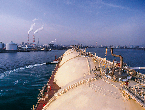 Banks increase financing for LNG expansion despite climate warnings
